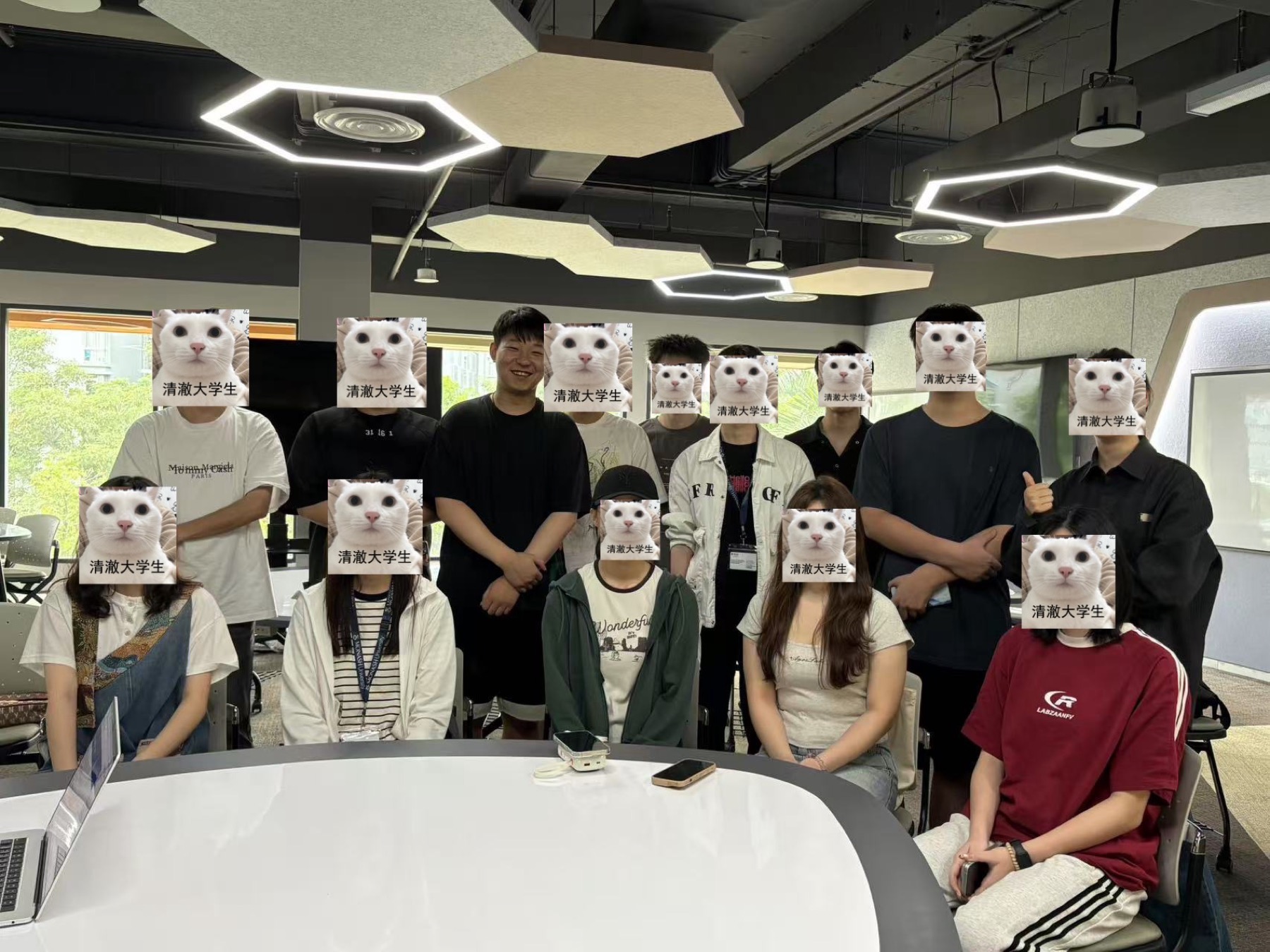 MCC 学生见面服务现场
